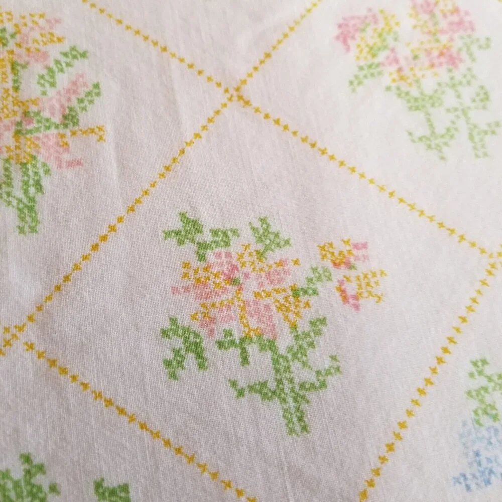 70's Cross Stitch Design Muslin Flat Sheet Cottage Core Craft‎ Cutter 79 X 92